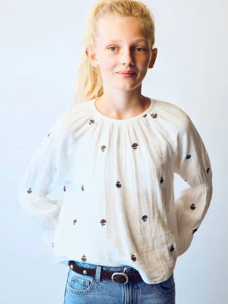 Bluzka z haftem Dzieci 12 MANGO KIDS biały