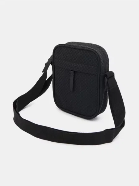 Sinsay Torba crossbody z tłoczonym wzorem czarny