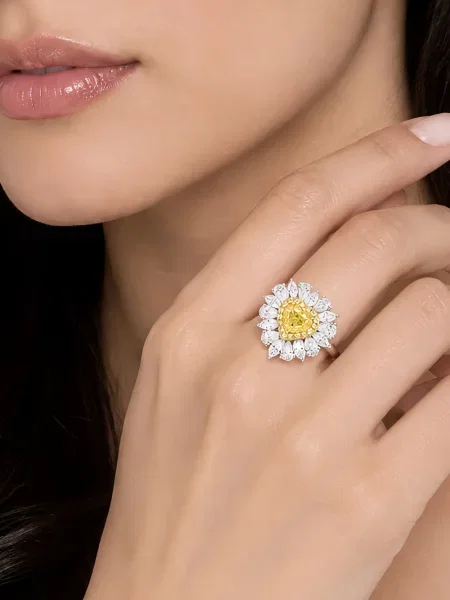 Inel Hyt Jewelry cu motiv cu inimi galben