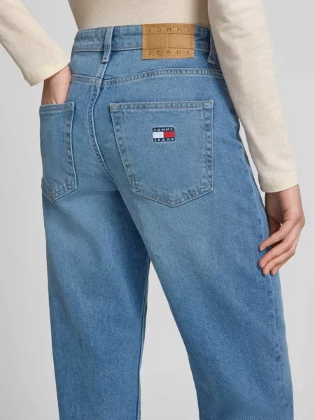 Jeansy o kroju straight fit z mieszanki bawełny Tommy Jeans niebieskie