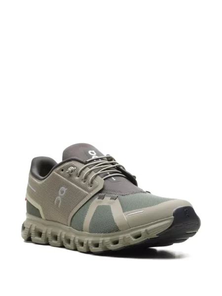 Sneaker On