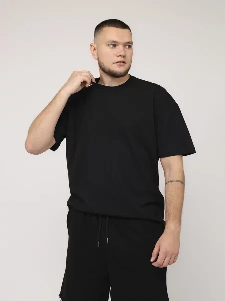 Футболка YUKI чорний