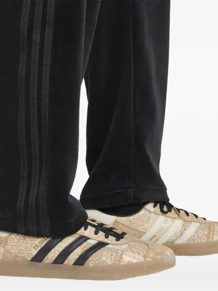 Voskovaný velurové kraťasy Adidas černé