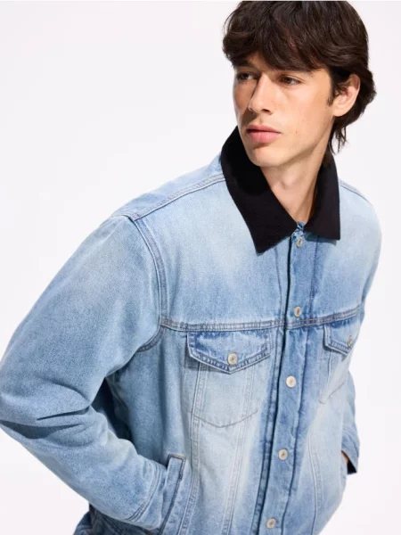 Reserved Geacă din denim cu guler albastru