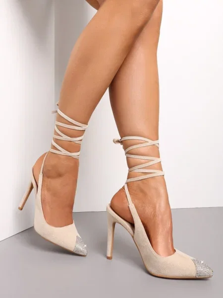 Sandale cu vârf cu zirconiu și baretă pe gleznă cu Hlienoma bej