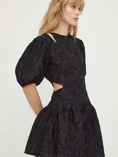 Ruha mini harang alakú fekete