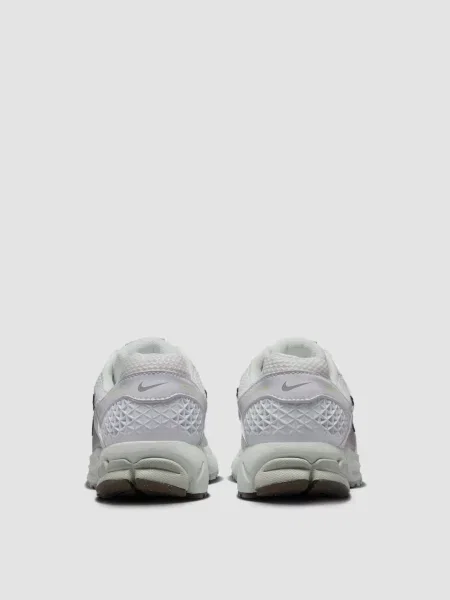 Кожаные кроссовки Nike Vomero серые