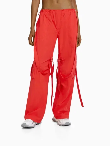 Bershka Pantaloni cu roșu