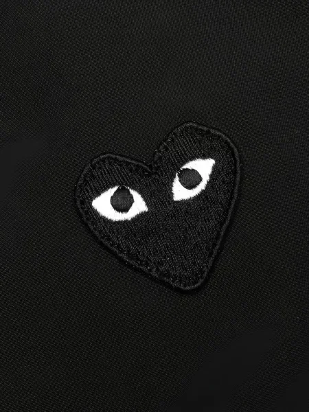 Siuvinėta marškiniai Comme Des Garçons Play su širdelėmis juoda