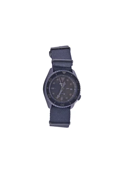 Zegarek Seiko w miejskim stylu czarny
