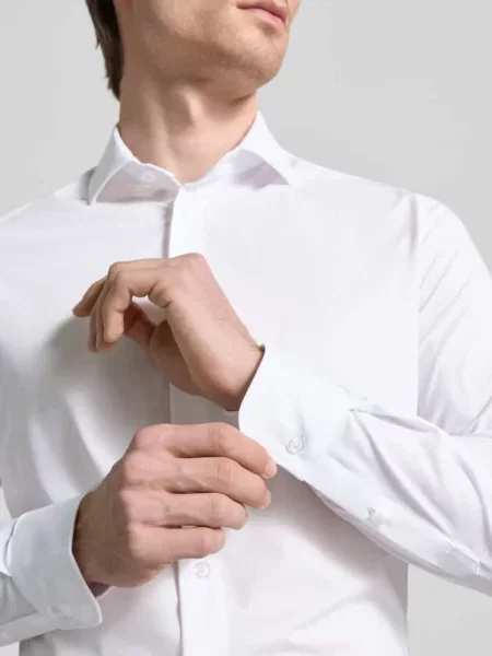 Koszula biznesowa o kroju slim fit z listwą guzikową Cruna biała
