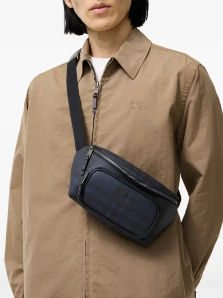 Cu centură curea Burberry în carouri albastru