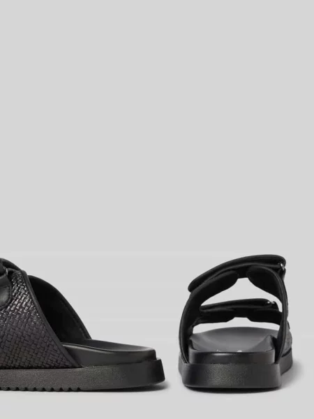 Klapki z aplikacją z logo model ‘MYKA’ Steve Madden czarne
