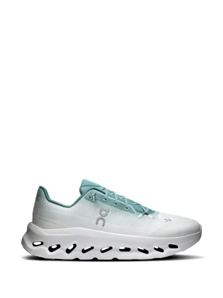 Sneakerși On alb