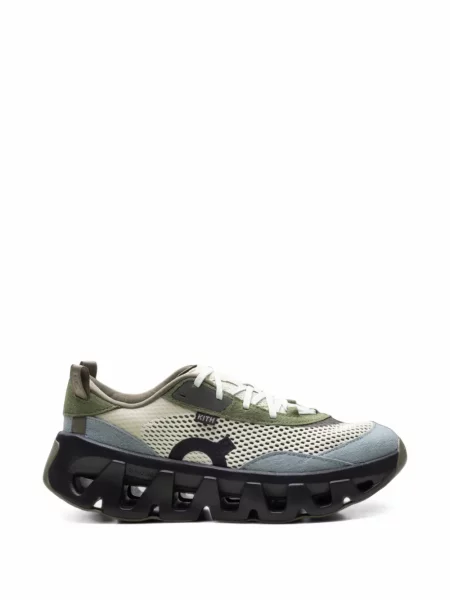 Sneakerși On