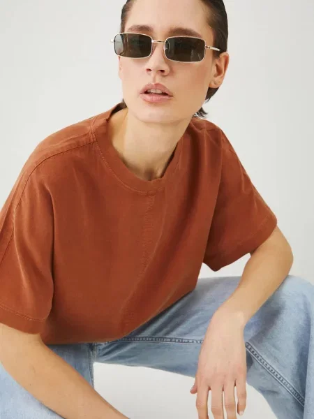 Блуза Medicine с изчистен дизайн кафяво