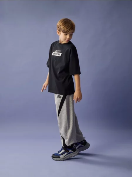 Reserved Pantaloni jogger baggy din deschis gri