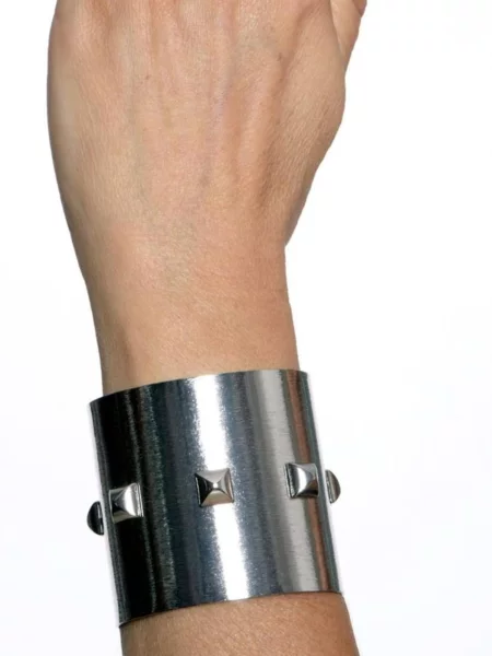 Zapestnica Nyx Noir bracciale color argento con le borchie platin
