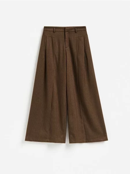 Reserved Pantaloni cu crac larg și dungi cacao-cu-lapte