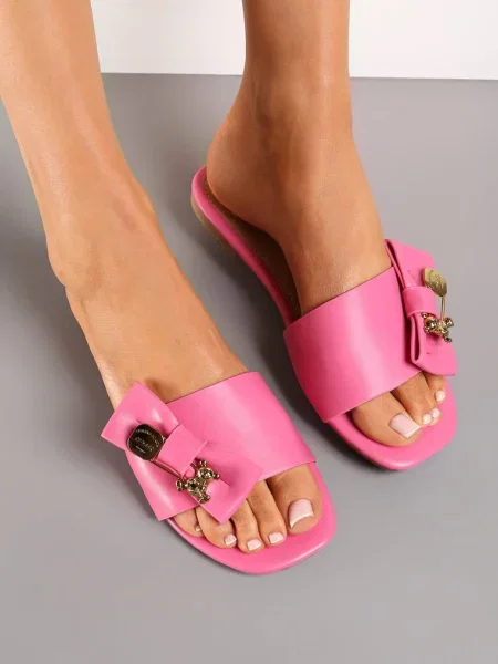 Papuci Fucsia cu Fundă și Ornament Metalic Bovalia roz