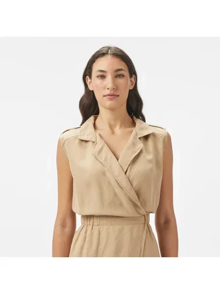 Lacoste сукня Classic Fit бежева