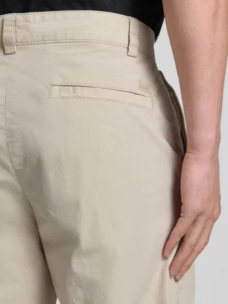 Chinosy o kroju straight fit z mieszanki bawełny model Boss Orange beżowe