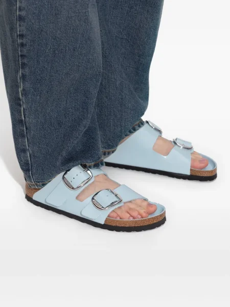 Кожени сандали Birkenstock от лакирана кожа с катарама синьо