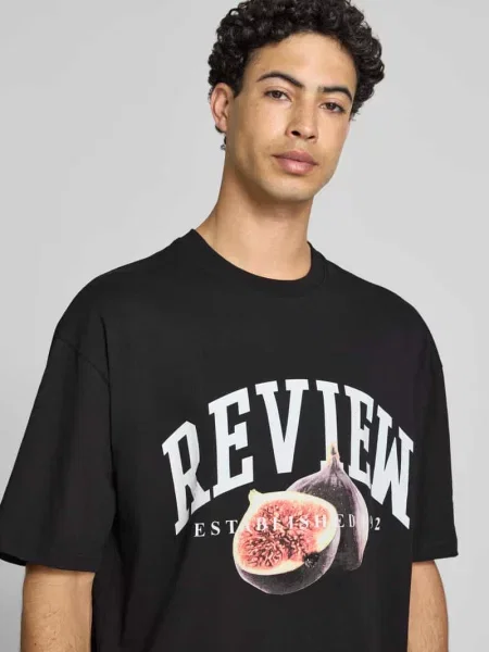 T-shirt o kroju relaxed fit z nadrukiem z logo Review czarna
