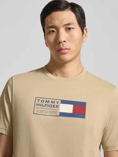 T-shirt o kroju regular fit z czystej bawełny Tommy Hilfiger beżowa