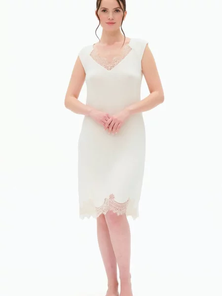 Короткая ночнушка біла