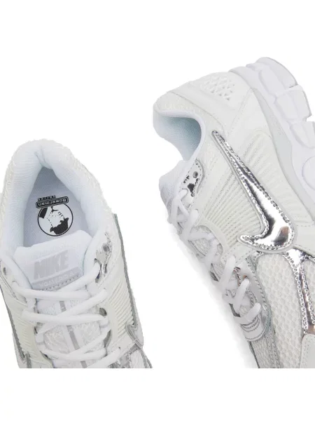 Sneakersy Nike Vomero białe