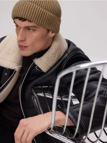 Трикотажная шляпа Reserved бежевая