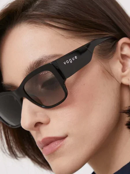 Слънчеви очила VOGUE черно