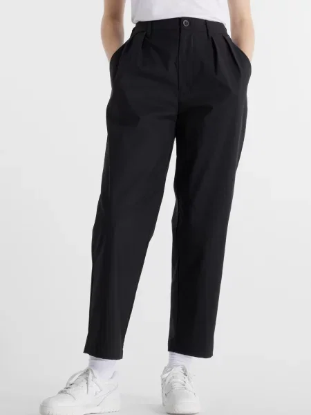 Зауженные брюки New Balance из твилла черные