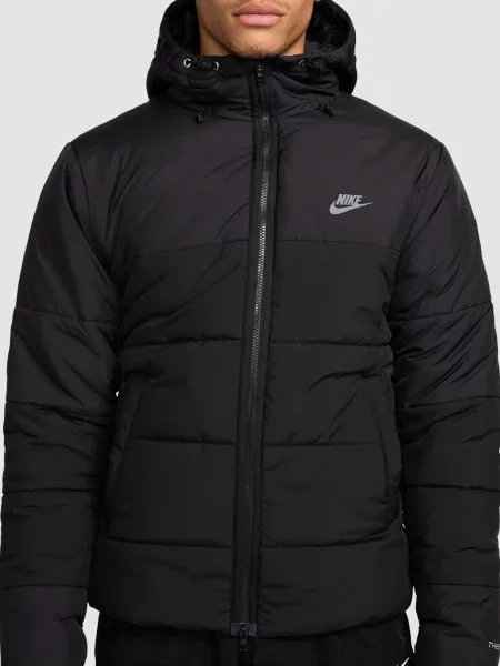 Демисезонная куртка Nike черная