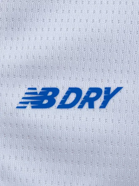 Футболка New Balance біла