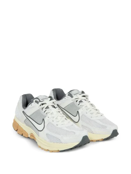 Iš natūralios odos retro stiliaus sportbačiai Nike Flyknit juoda