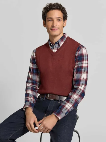 Bezrękawnik o kroju slim fit z mieszanki bawełny z dekoltem w serek Christian Berg Men