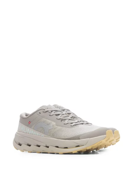 Sneakerși On