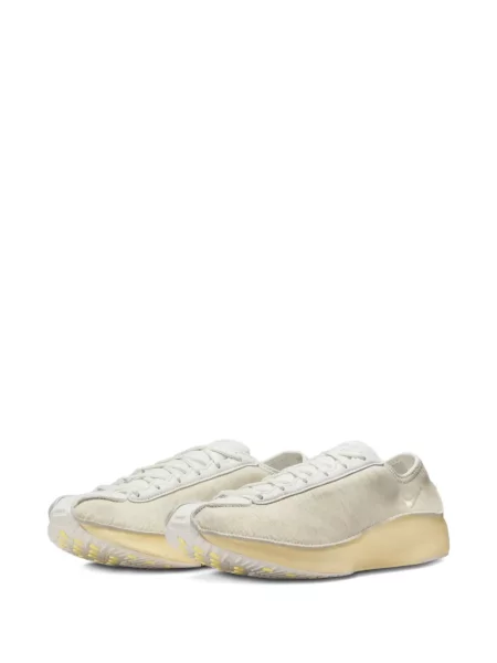 Sneakerși Nike Air Force 1 cu șireturi din dantelă cu perle alb