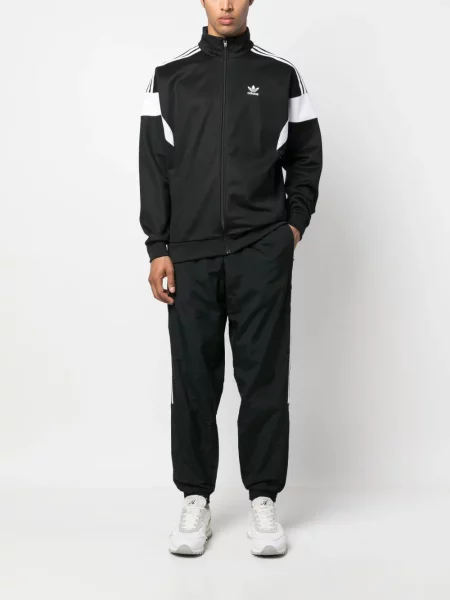 Zomšinis raštuotas marškinėliai Adidas žemu liemeniu juoda