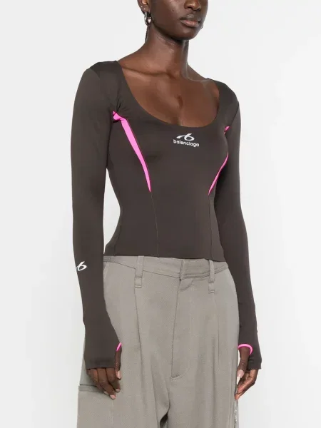Top Balenciaga cu imagine maro