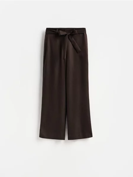 Reserved Pantaloni cu o curea decorativă maro-închis maro