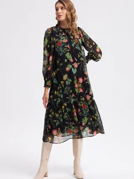 Sukienka Gusto czarna