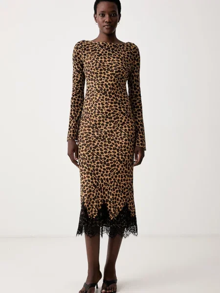 Never Fully Dressed rochie maro