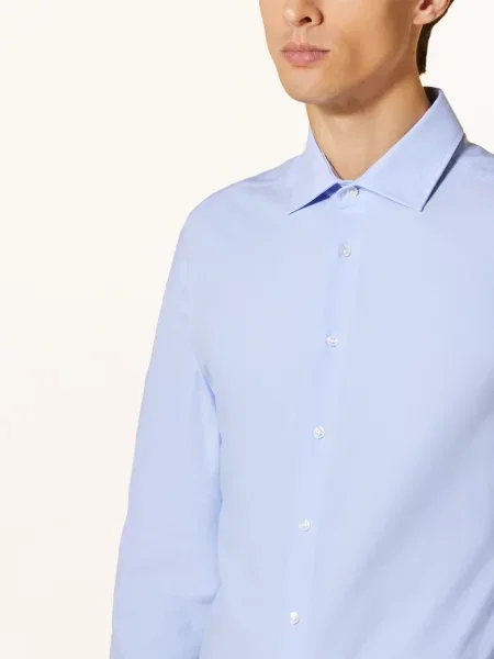 Koszula biznesowa o kroju slim fit z kołnierzykiem typu kent