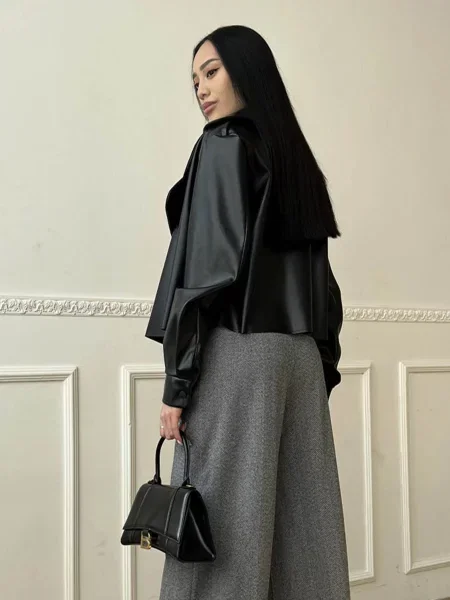 Кожаная куртка Jadone Fashion черная