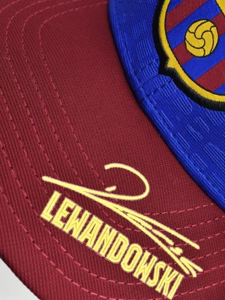 Czapka baseballowa FC Barcelona z podpisem Lewandowskiego niebieska