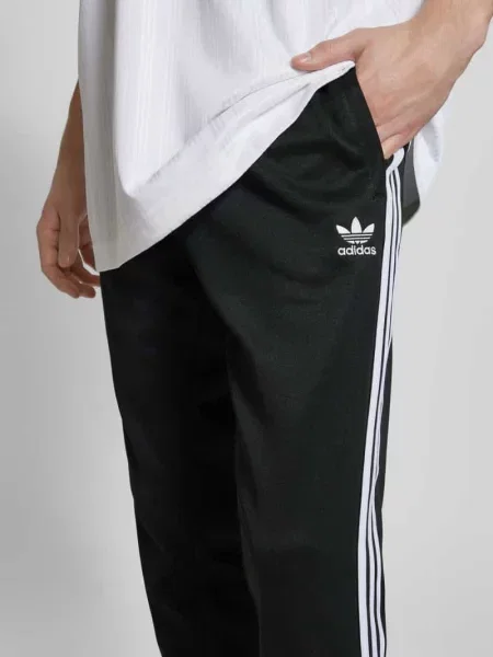 Spodnie treningowe o kroju regular fit z wyhaftowanym logo Adidas Originals biały