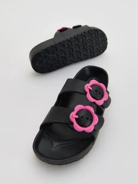 Шлепанцы Reserved черные